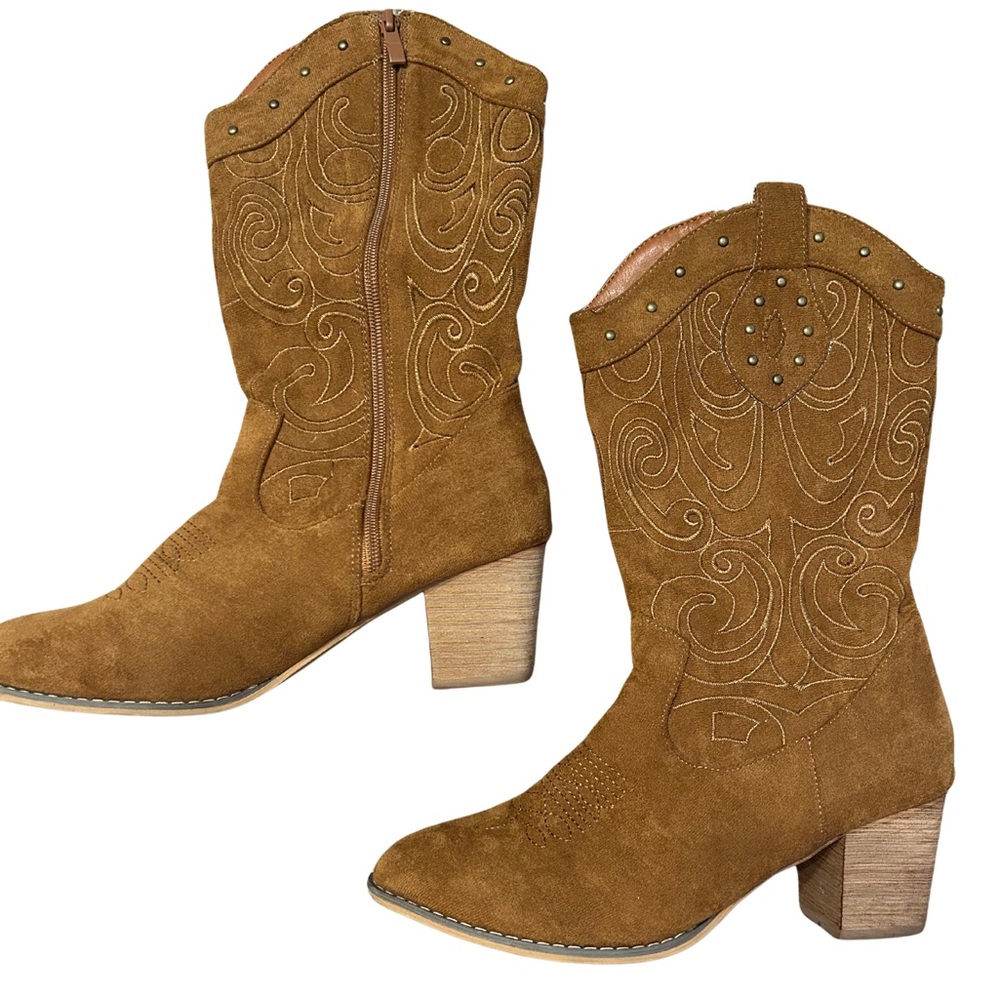 Faux Suede Tan/Brown Embroidered Boots with wooden heel & brass button details - Picture 3 of 8